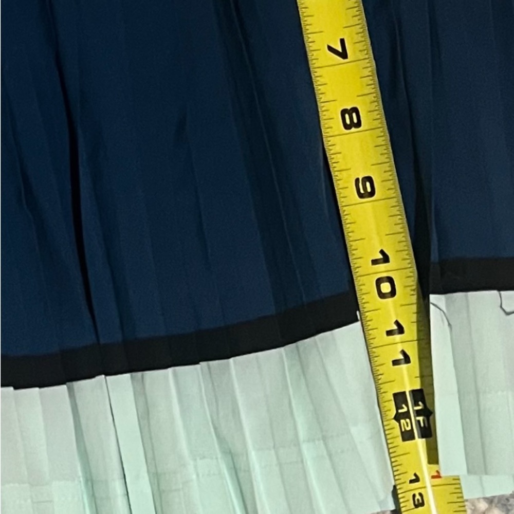 Lululemon Pleat to Street tennis skirt  size 10 Poseidon / Sea Mist - Picture 8 of 8